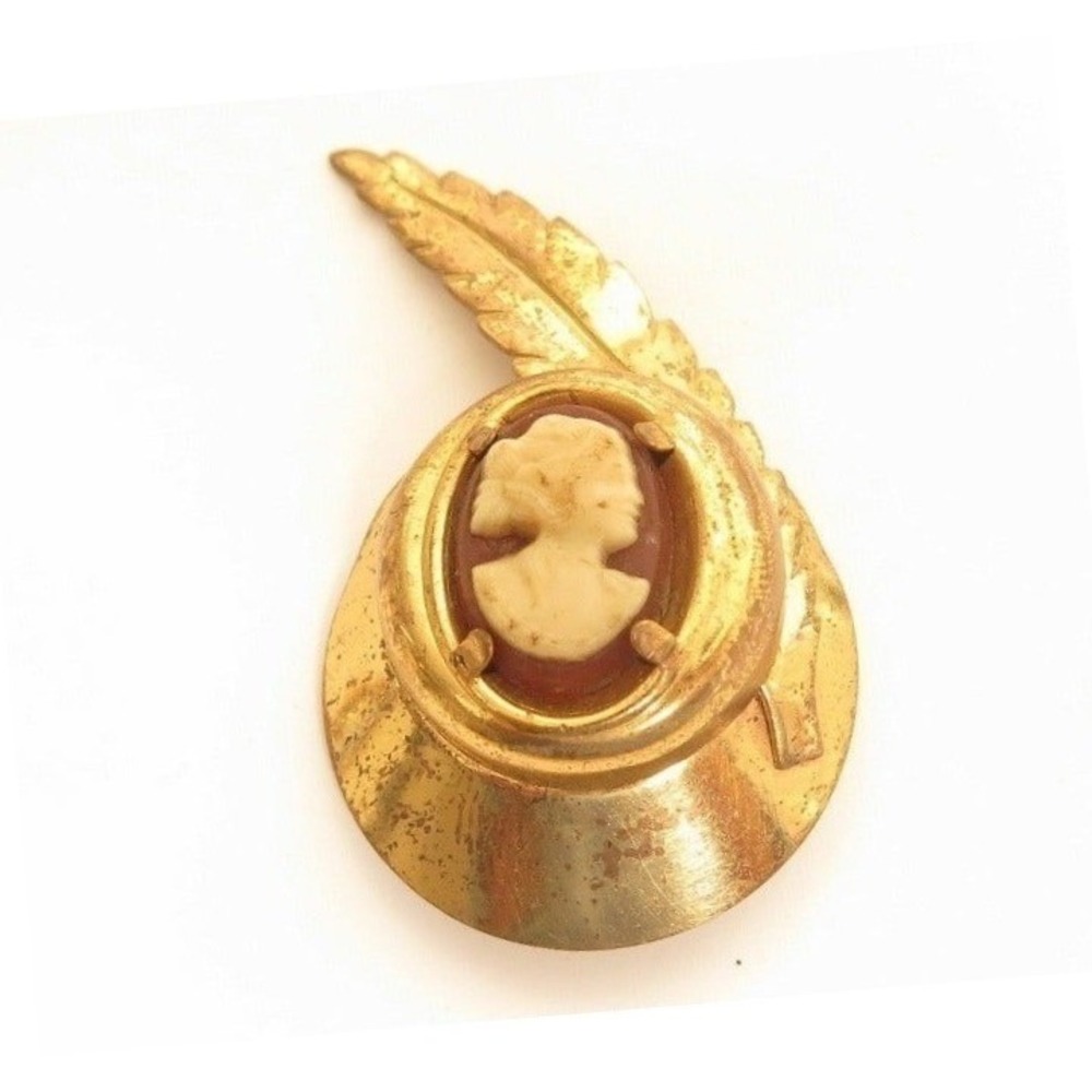 Vintage Resin Cameo Brass Floral Leaf Gold Toned Pin Brooch